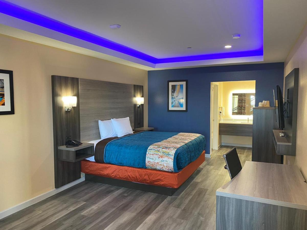 Scottish Inn & Suites Houston Willowbrook ภายนอก รูปภาพ