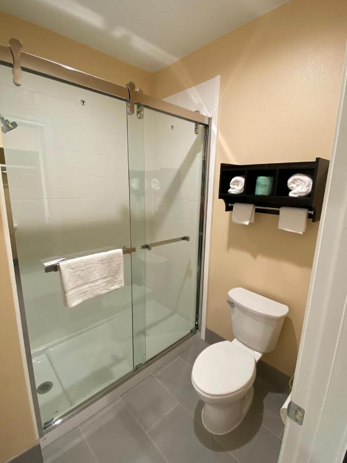 Scottish Inn & Suites Houston Willowbrook ภายนอก รูปภาพ